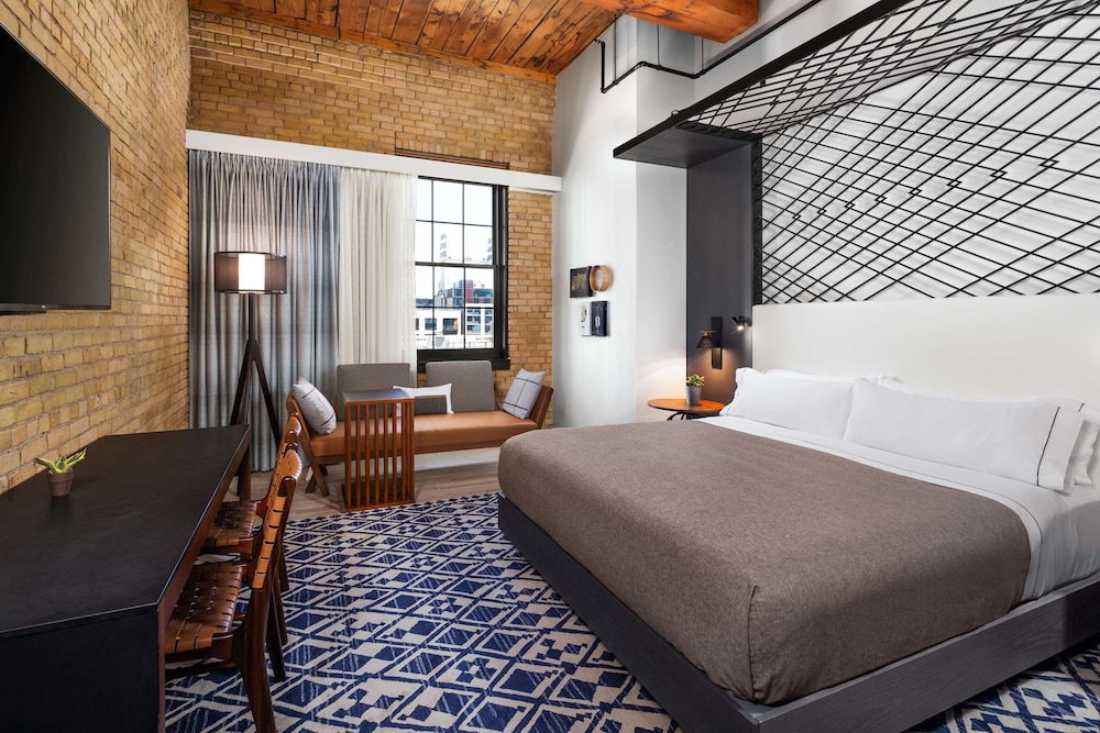 ROOM, KING BED, ATRIUM VIEW