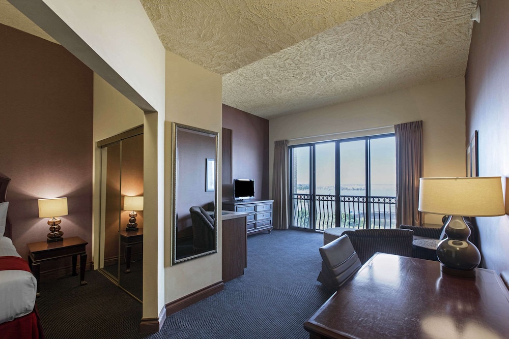 Shoreline Inn Conference Center Ascend Hotel Collection 32/45