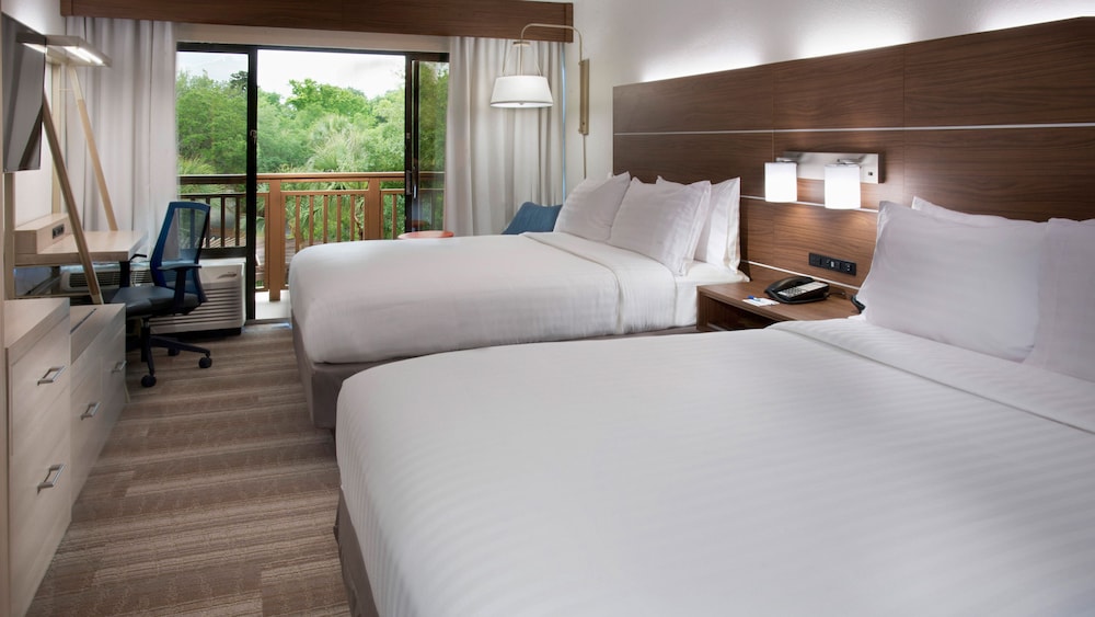 Holiday Inn Express Hilton Head Island 26/77
