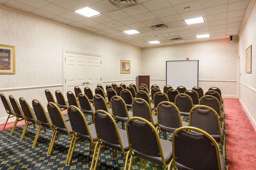 Quality Inn Near Joint Base Andrews-Washington Area 34/36