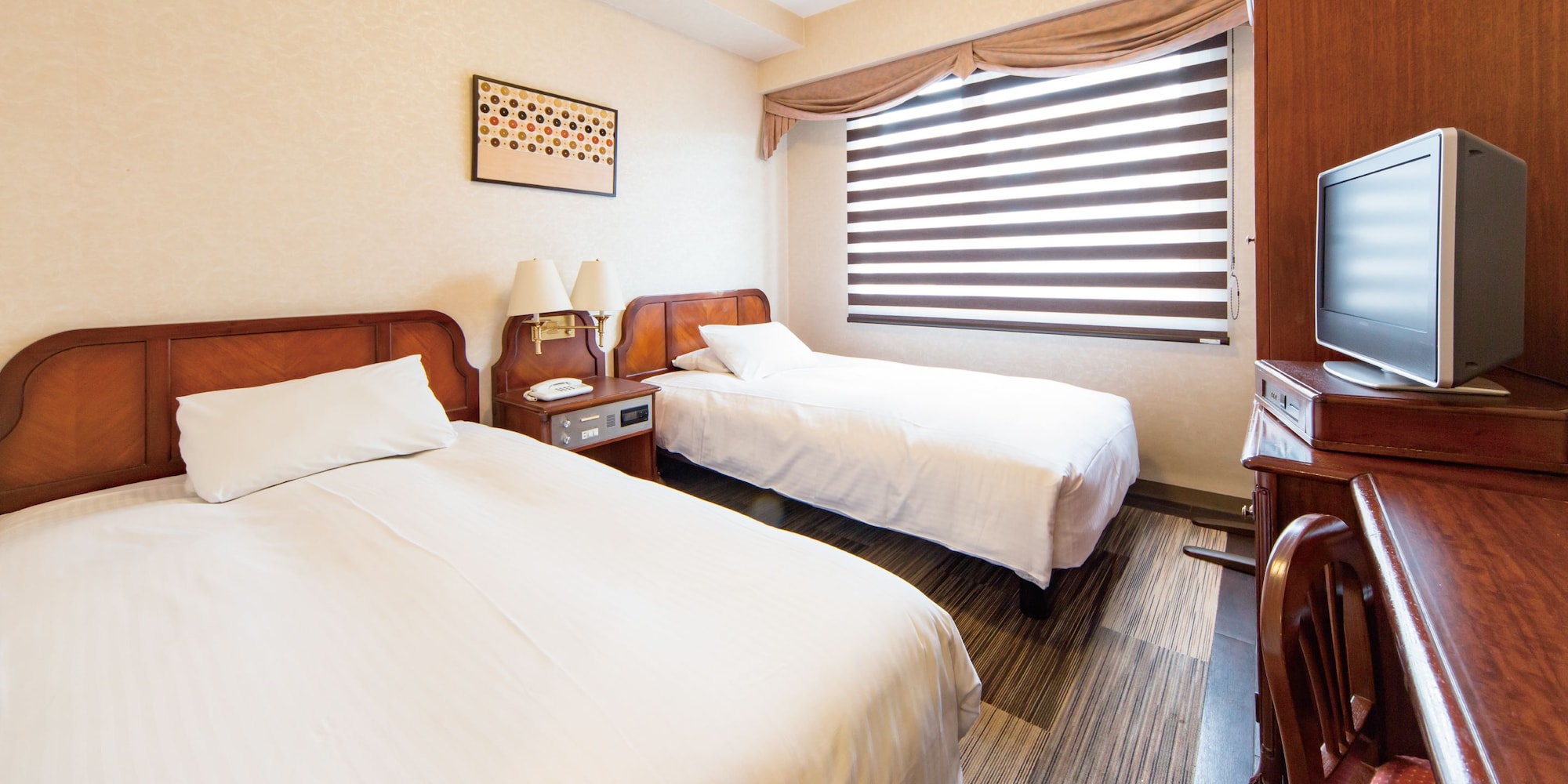 ROOM, TWIN BEDS, SMOKING