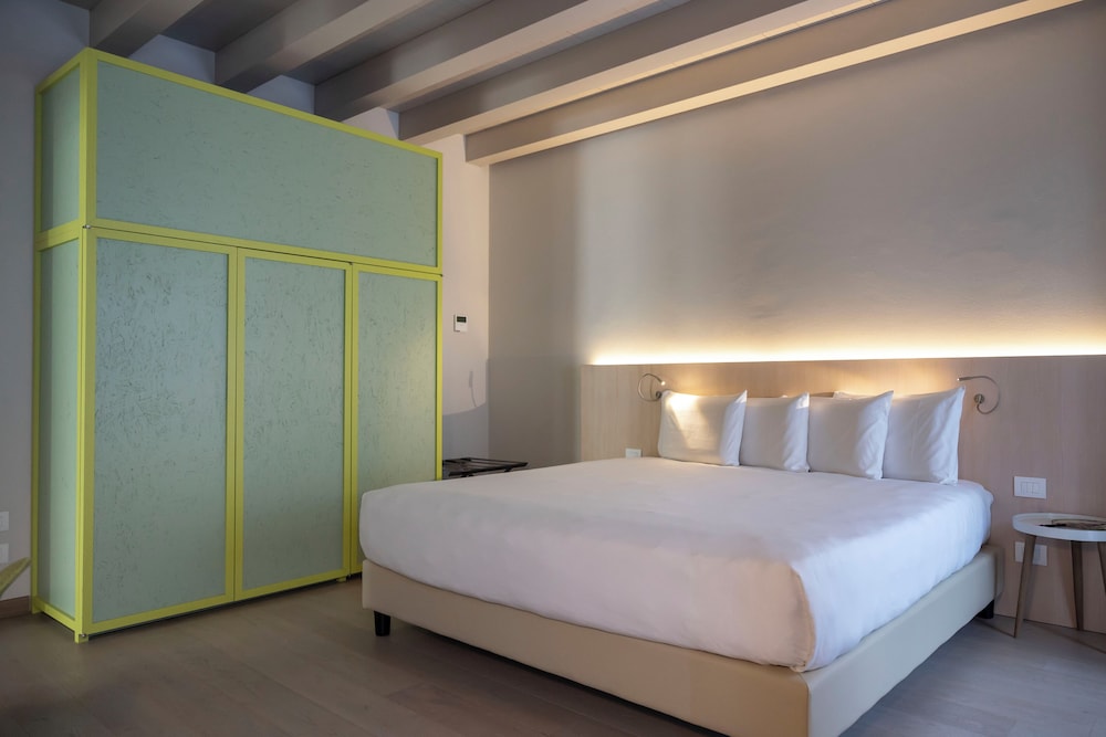 Savona 18 Suites 16/74
