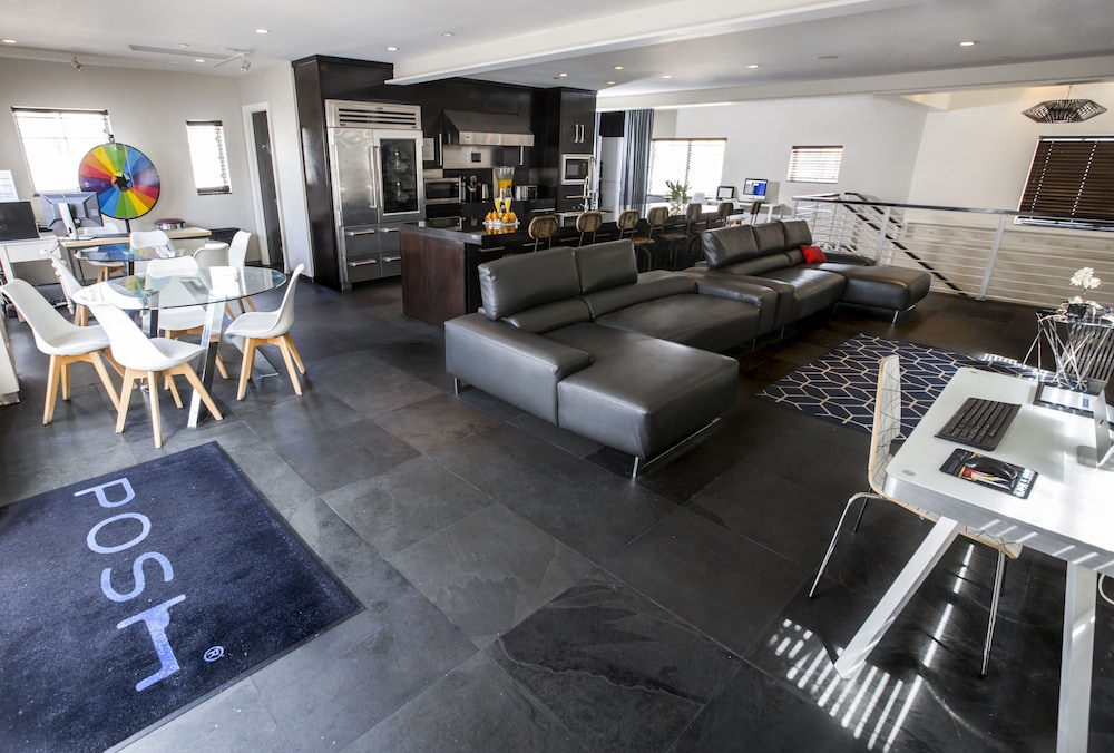 Posh South Beach Hostel 25/38