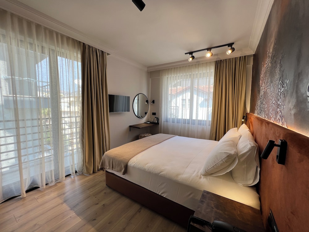 North Point Hotel 8/49