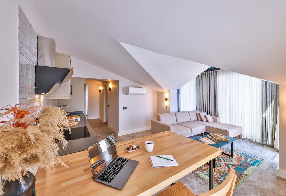 Sole Suites 38/49
