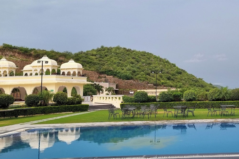 HOTEL LABH GARH PALACE 40/55