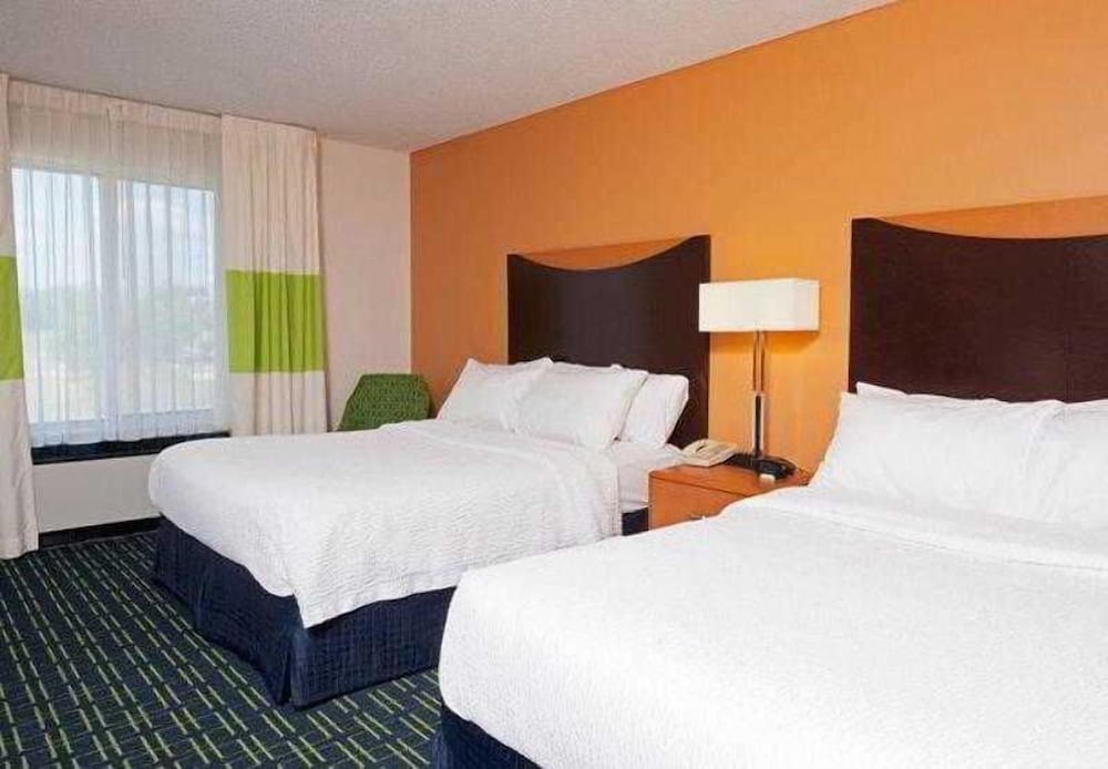 Spark by Hilton Bloomington 4/43