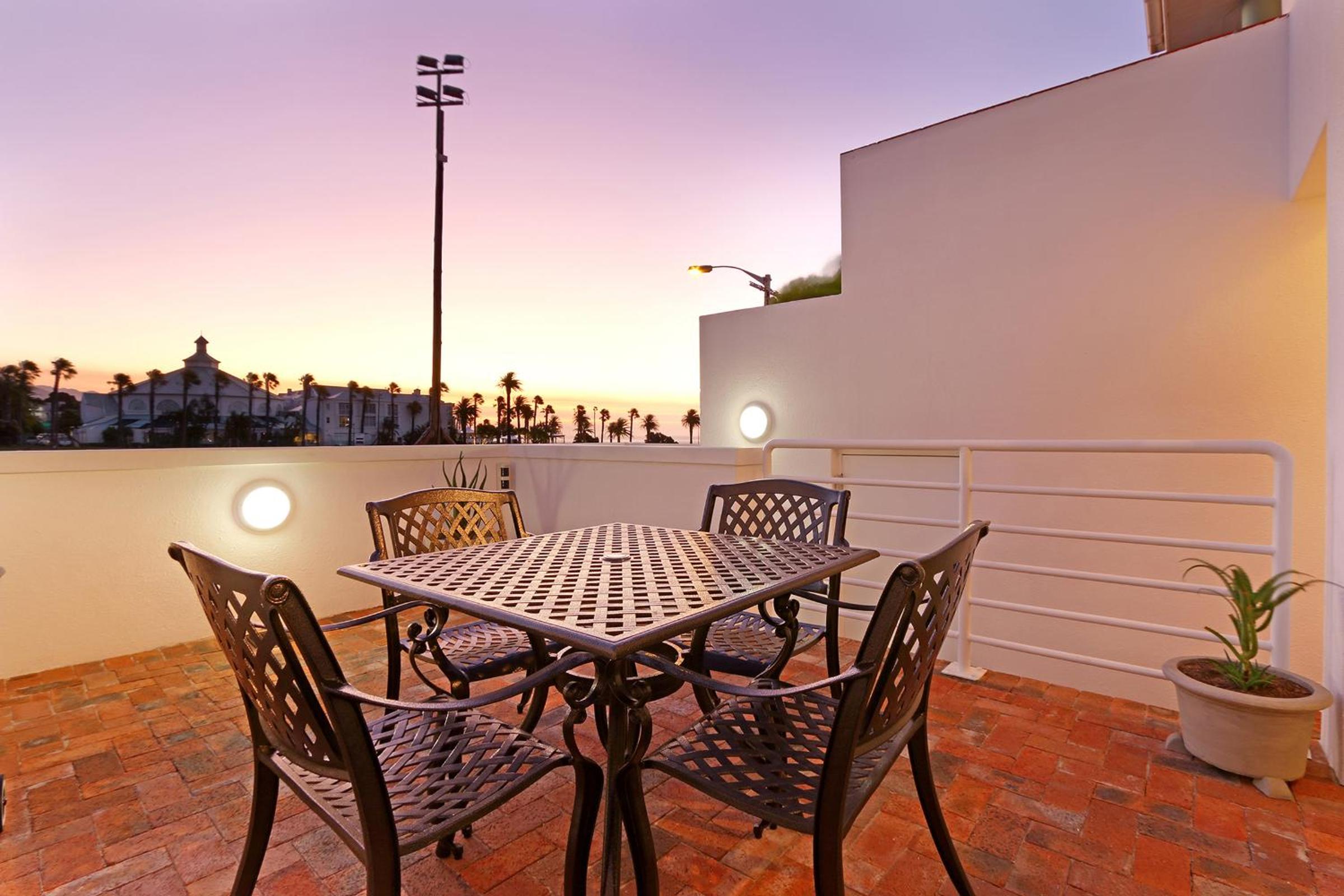 Camps Bay Beach Apartment 13/20