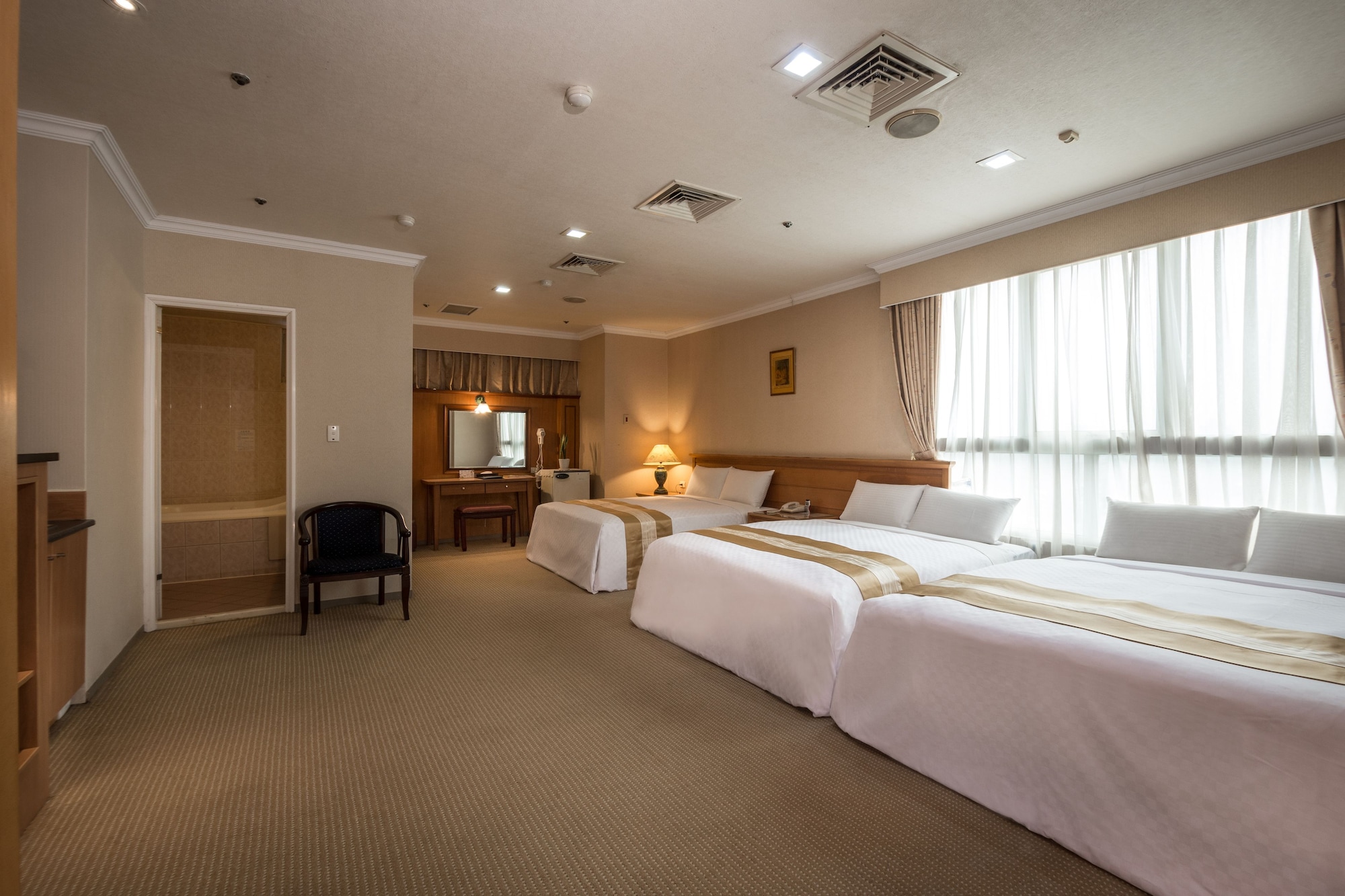 ROOM, TRIPLE
