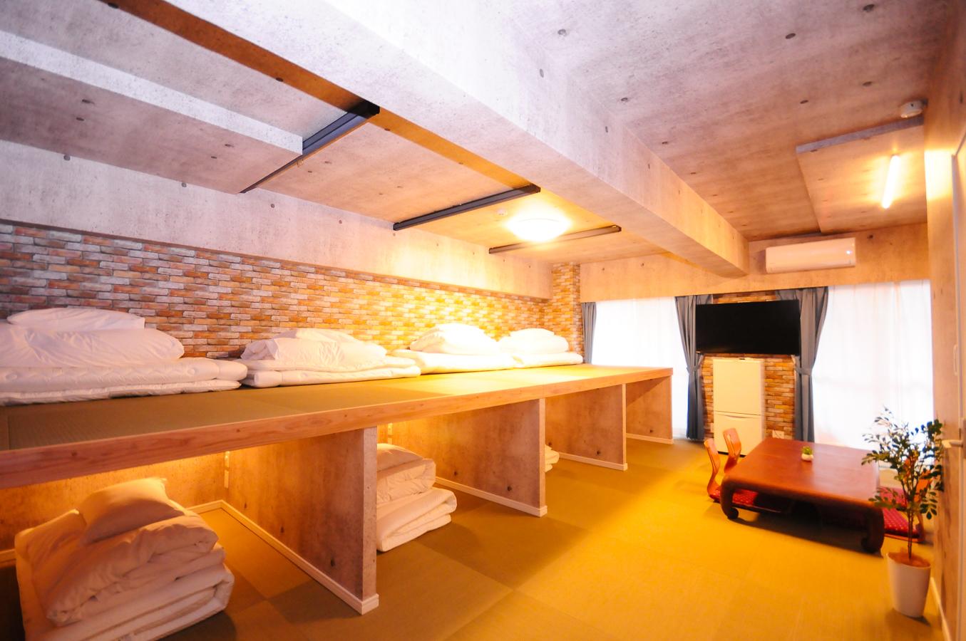 Mixed Dorm, 8 People, Large