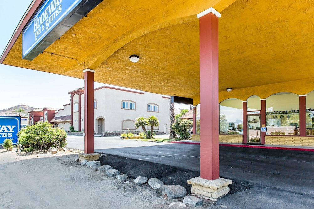 Rodeway Inn & Suites Canyon Lake Menifee West 55/62