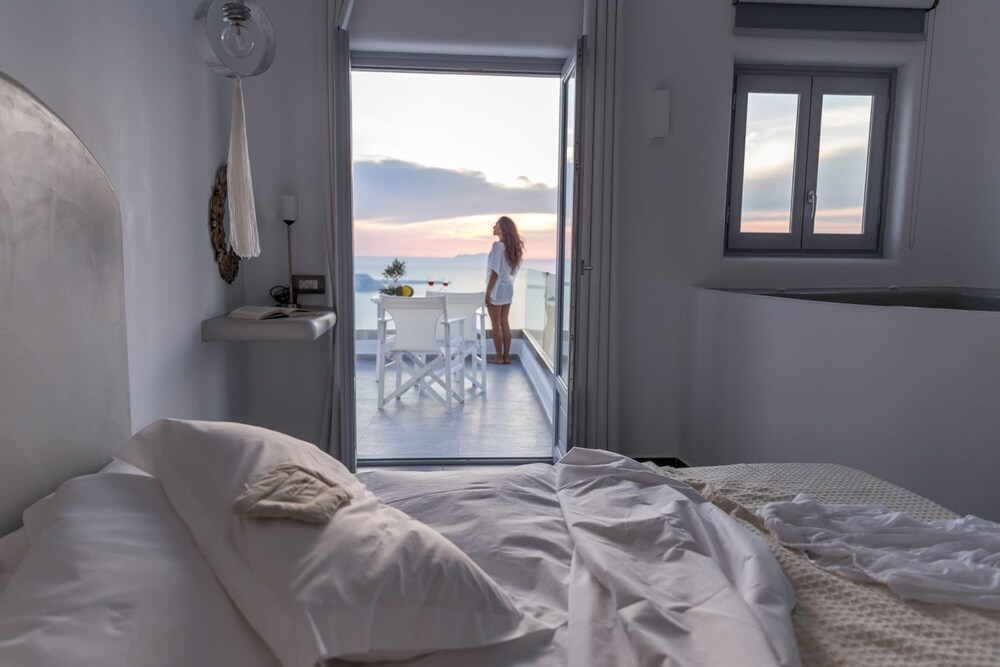 Unique Suites 7/50