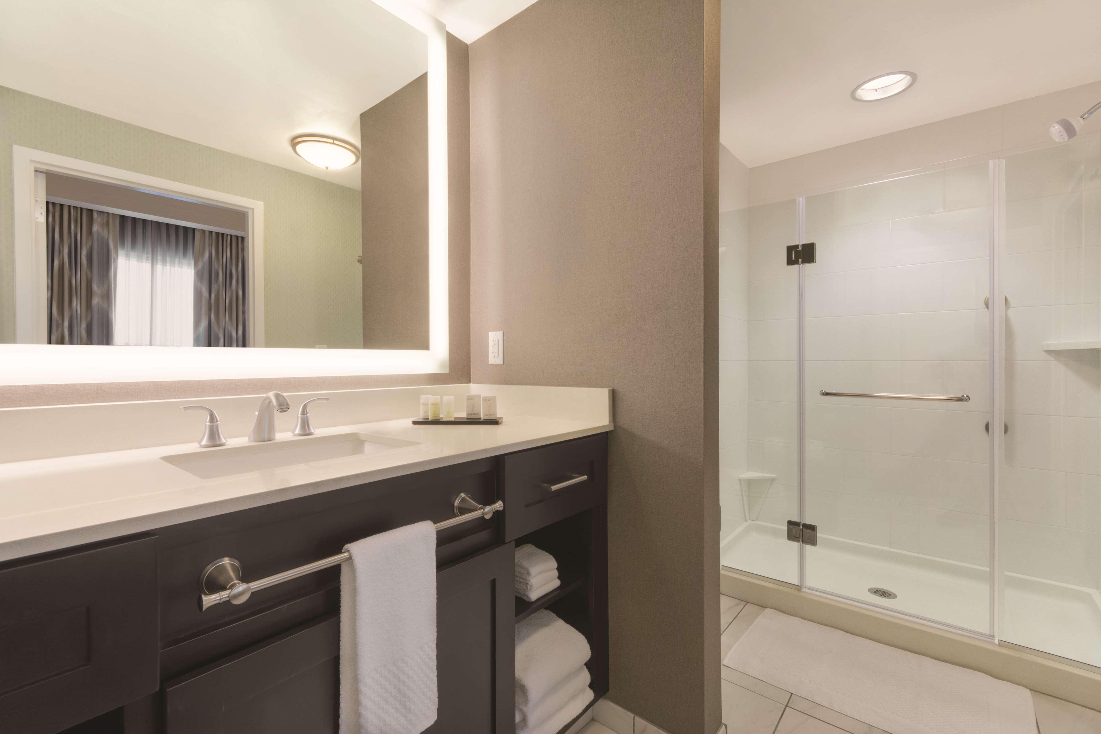 1 BEDROOM, STUDIO, SUITE, KING BED