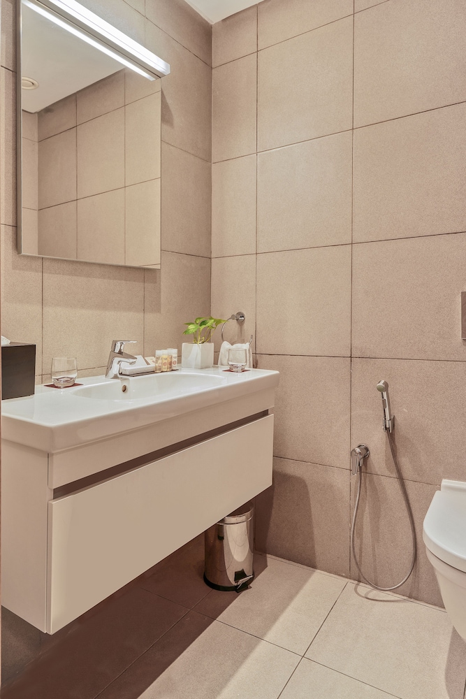 ADAM Hotel Suites 56/59
