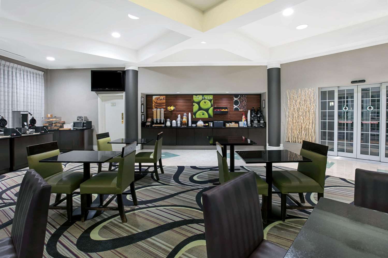 La Quinta Inn & Suites by Wyndham Dallas Arlington South 43/66