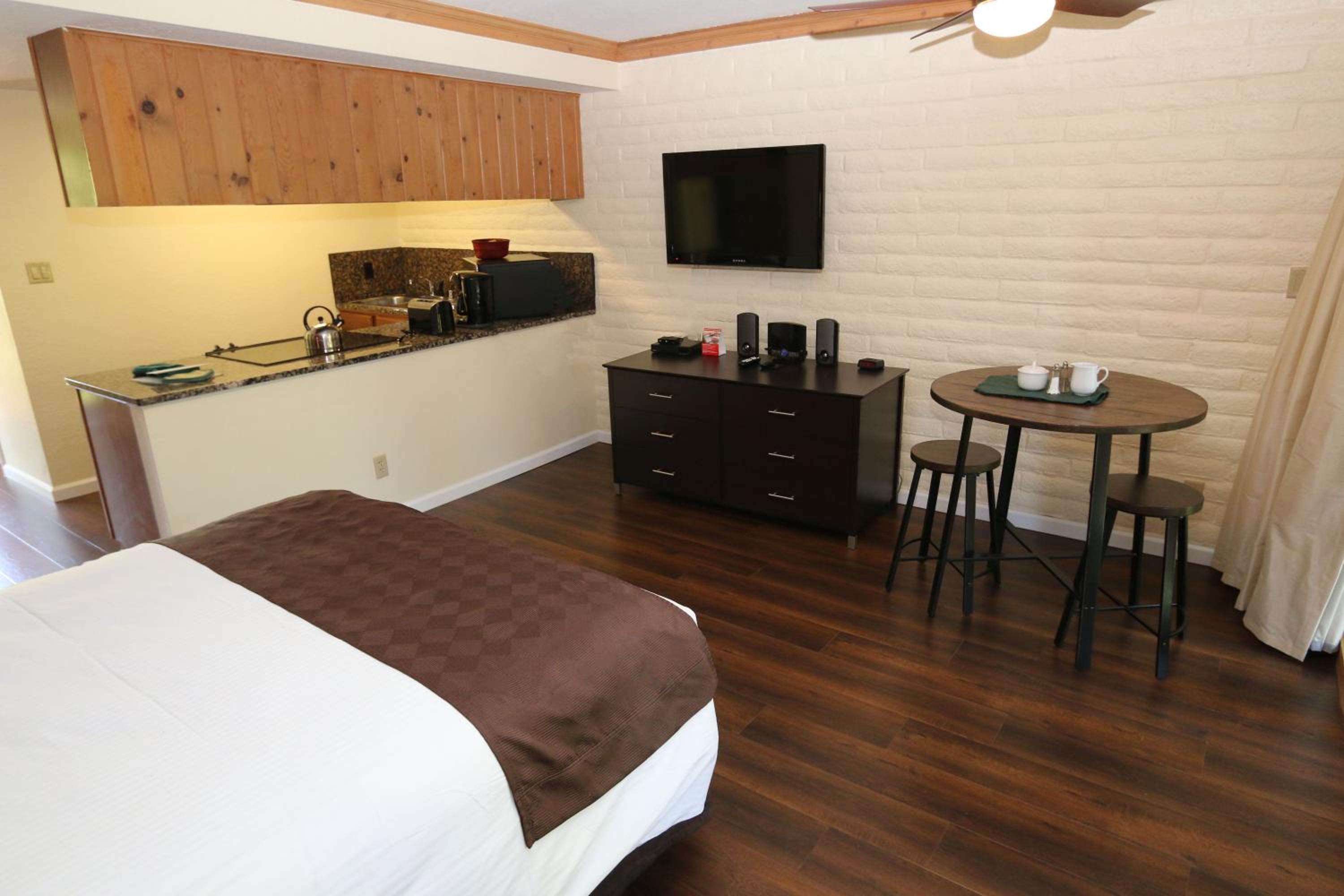 Condo, Downstairs, Lodge, Studio