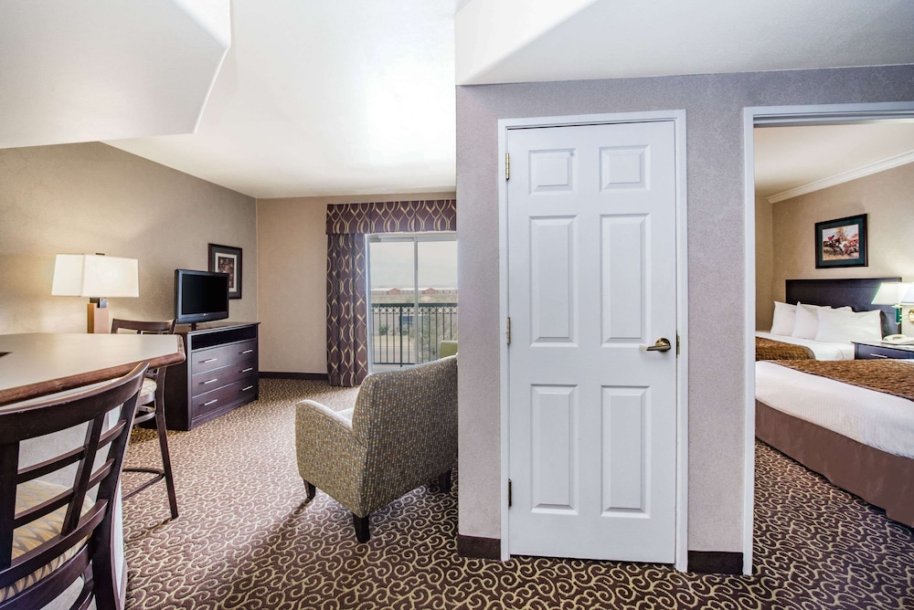 Hawthorn Suites by Wyndham El Paso Airport 8/28