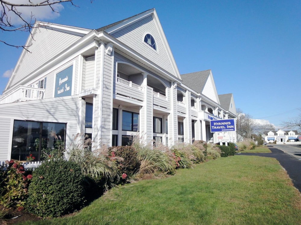 Hyannis Travel Inn 40/45