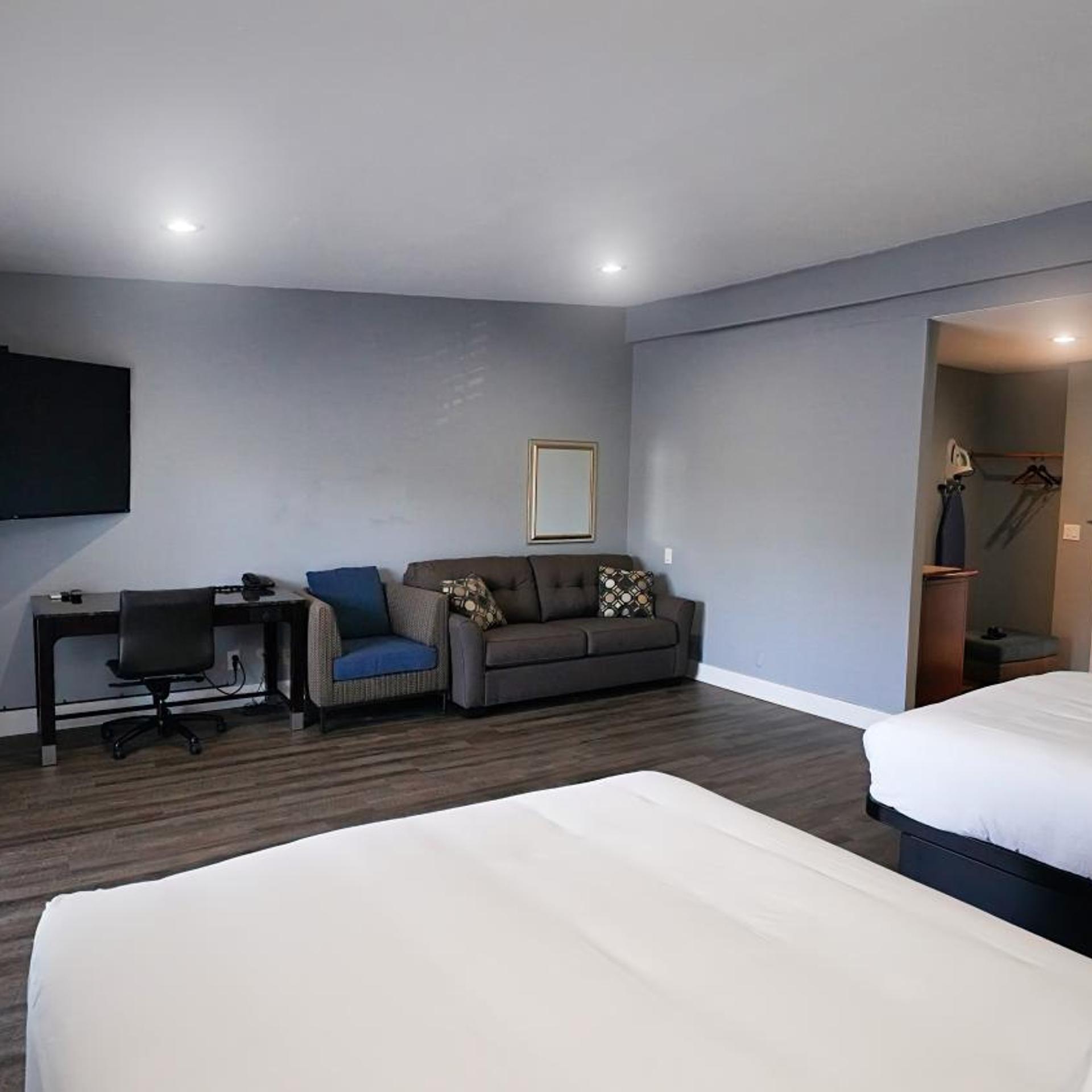 غرفة ثلاثية بشرفة، Seaside Inn & Suites 10/10