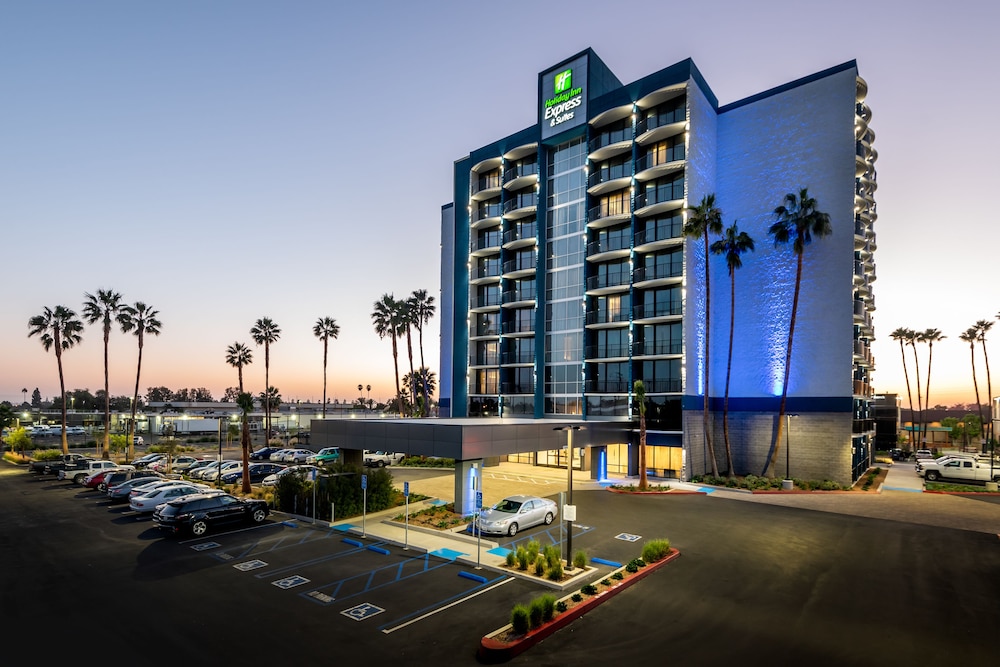 Holiday Inn Express And Suites Santa Ana Orange County an IHG Hotel 3/57