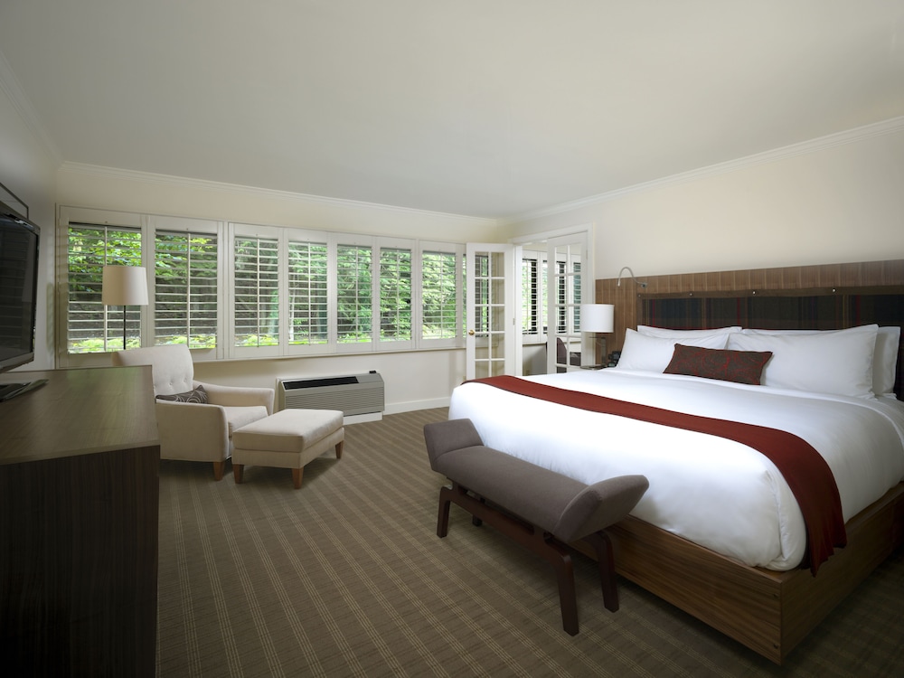 West, Suite, King Bed, Sofa