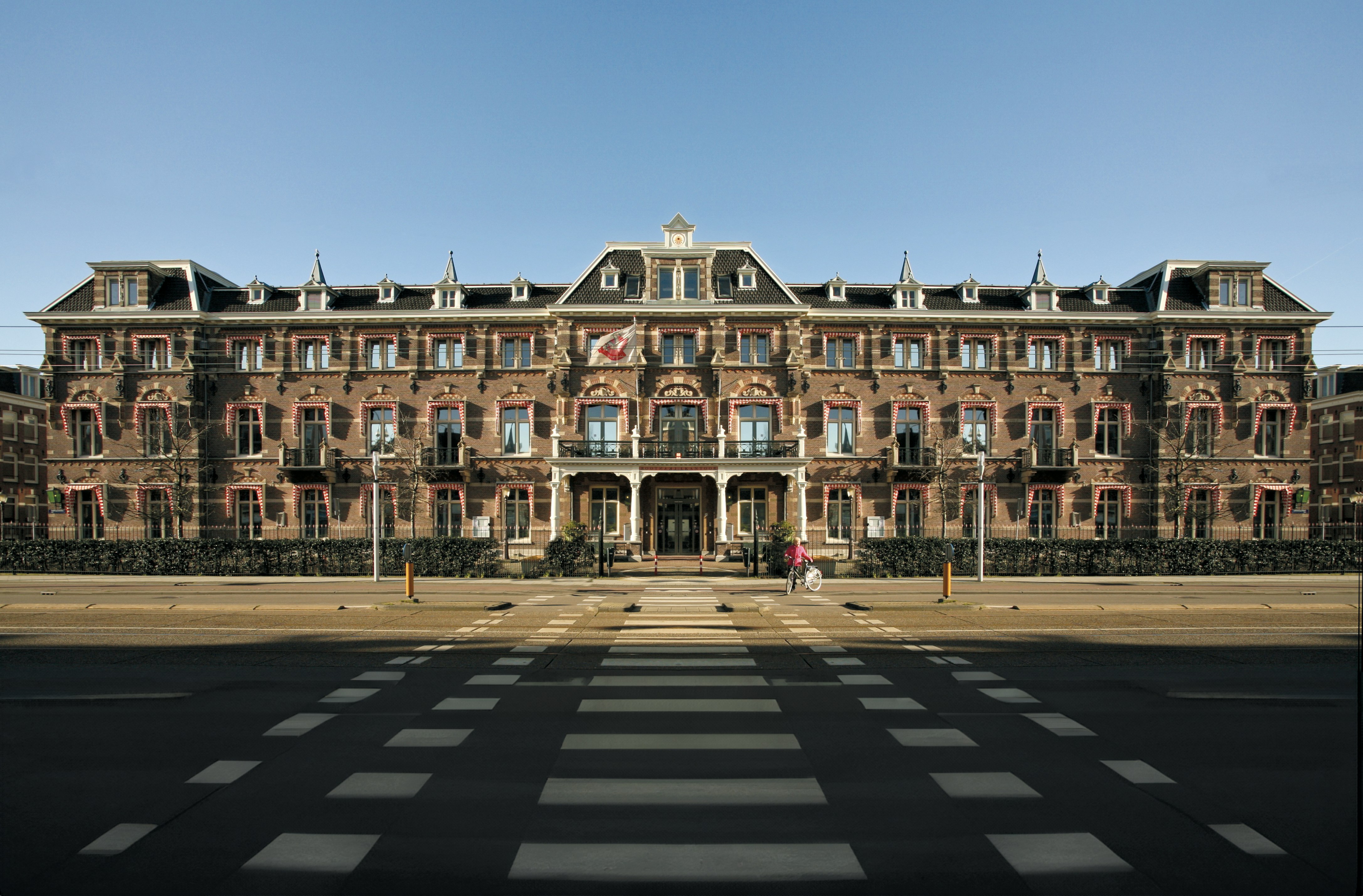 The Manor Amsterdam 57/57