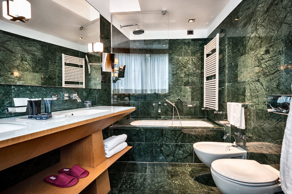غرفة بريميوم ركنية بسريرين منفصلين، Crowne Plaza Milan City 7/9