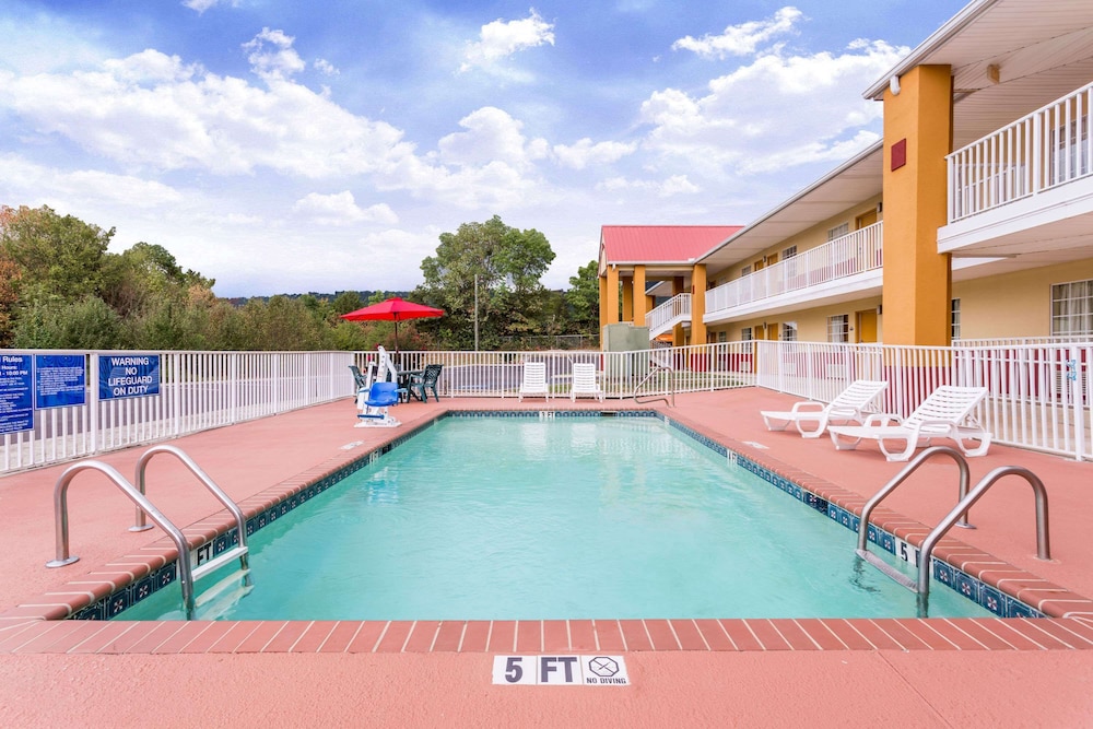 Days Inn by Wyndham Trenton 10/17
