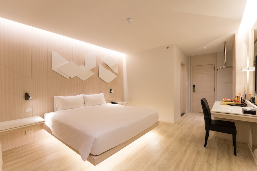 SMART, DELUXE, KING BED