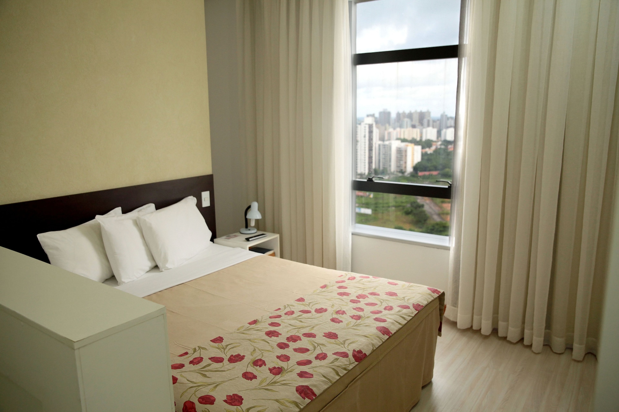 Standard, Queen Bed