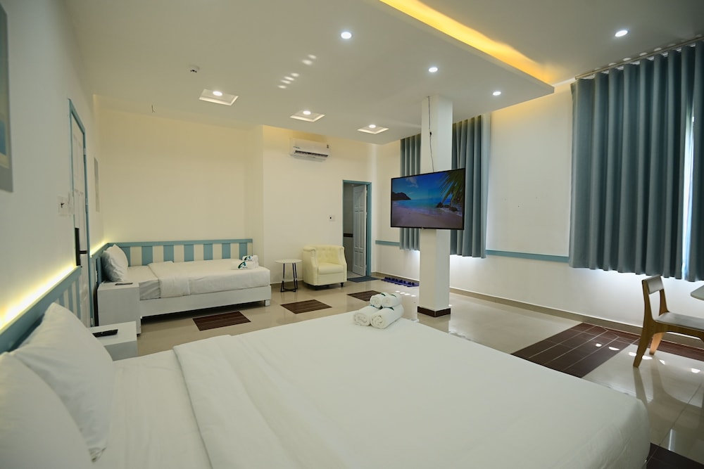 A Hotel 19/38