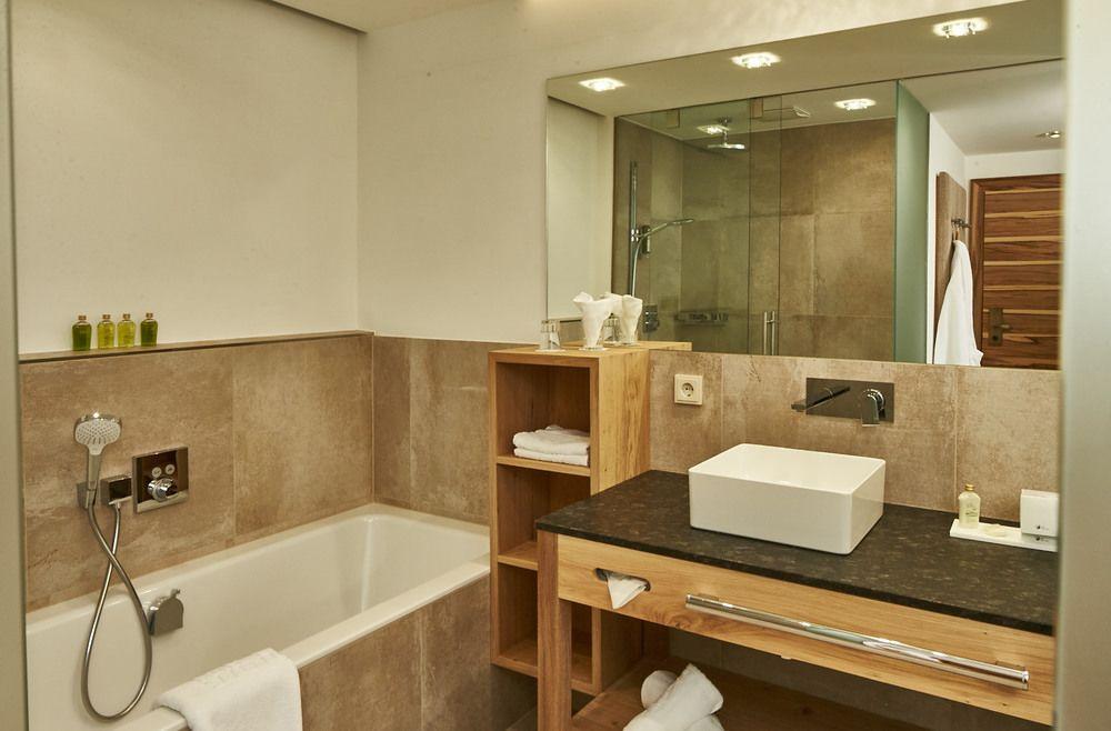 HOTEL NEUHAUS 32/32