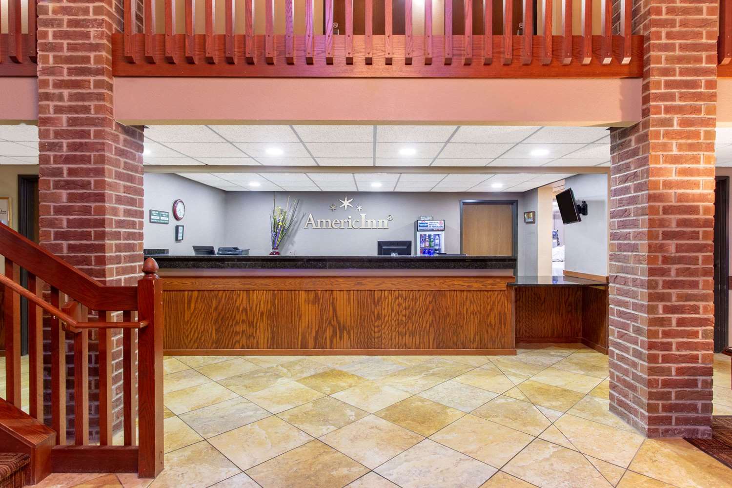 AmericInn by Wyndham New London 2/15