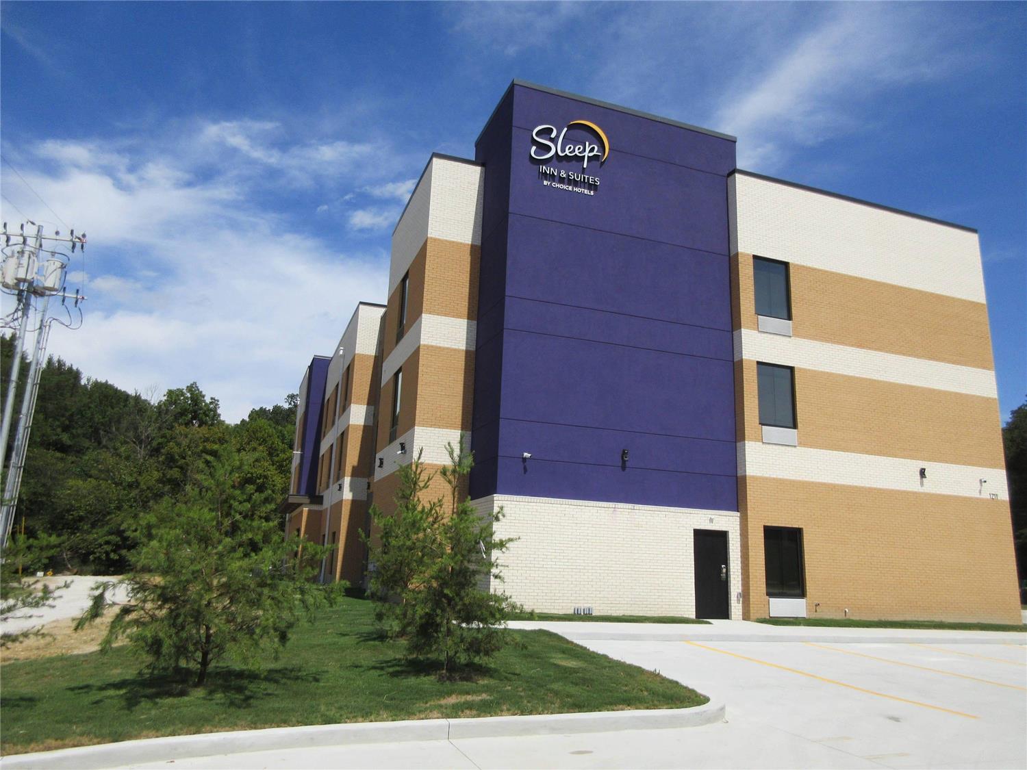 Sleep Inn & Suites Ashland City, TN thumb 2