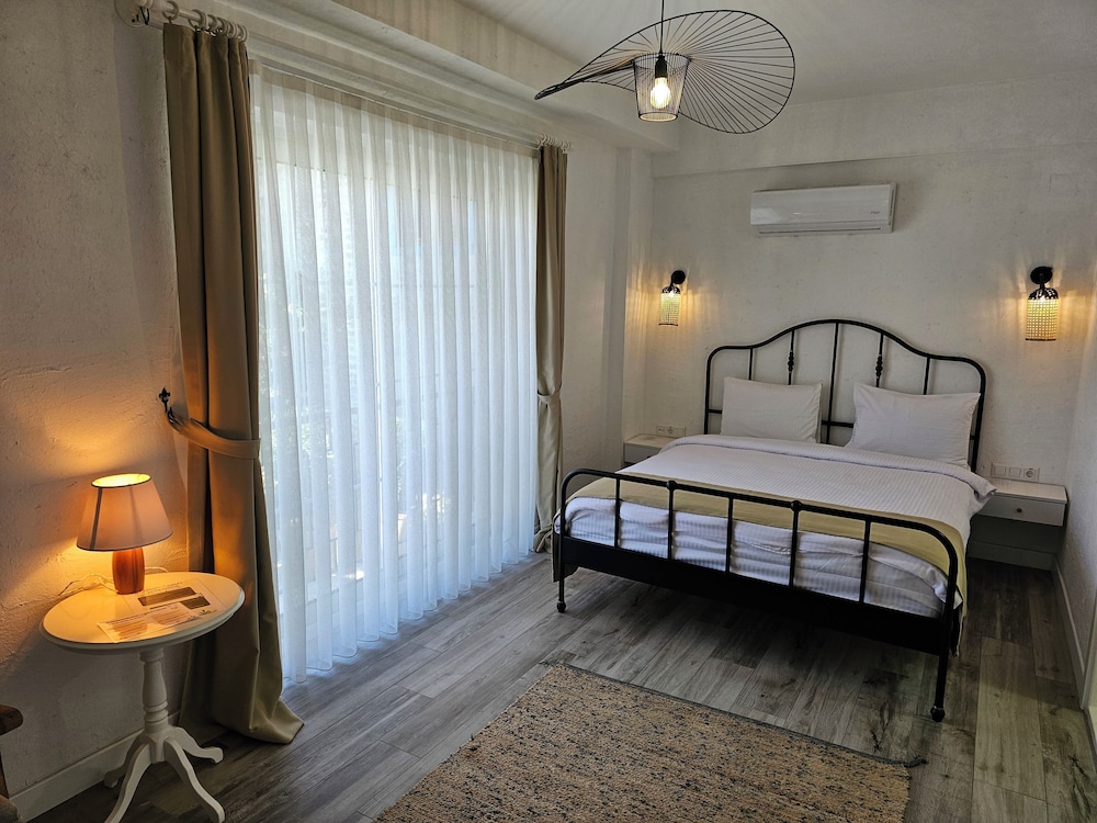 Kugu Urla Otel 10/50