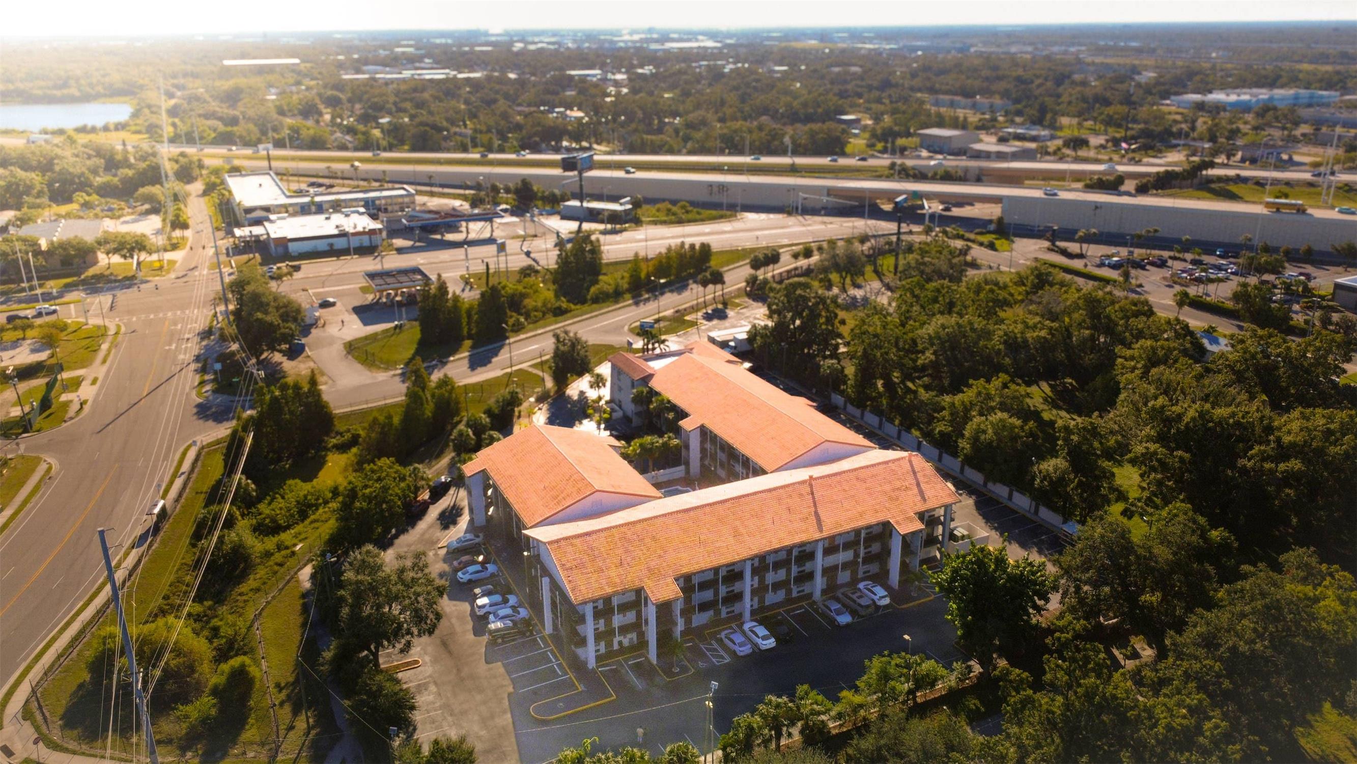 Rodeway Inn Near Ybor City - Casino 50/52