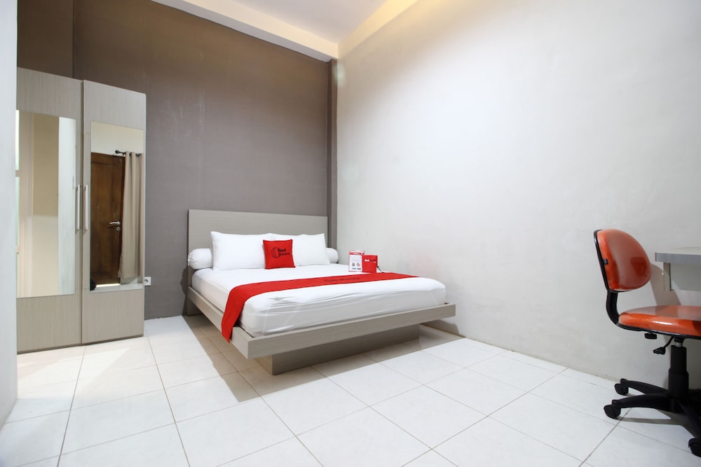 Reddoorz Plus Near Upn Jogjakarta 2 16/32