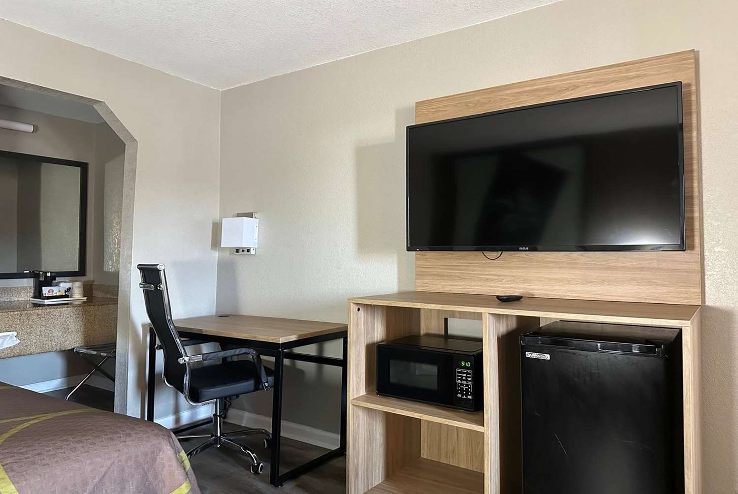 Super 8 by Wyndham Monroe 46/67