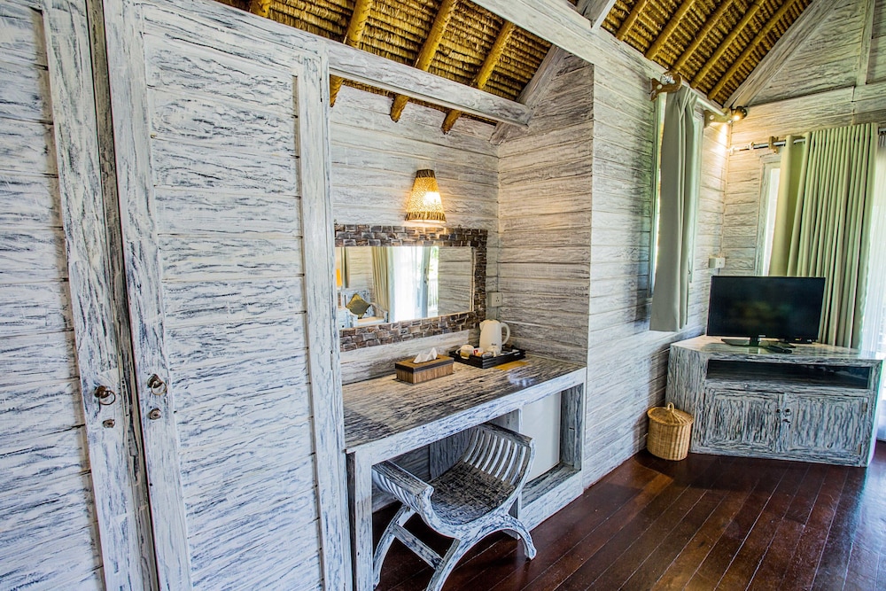 Lembongan Bay Shore Huts 42/71
