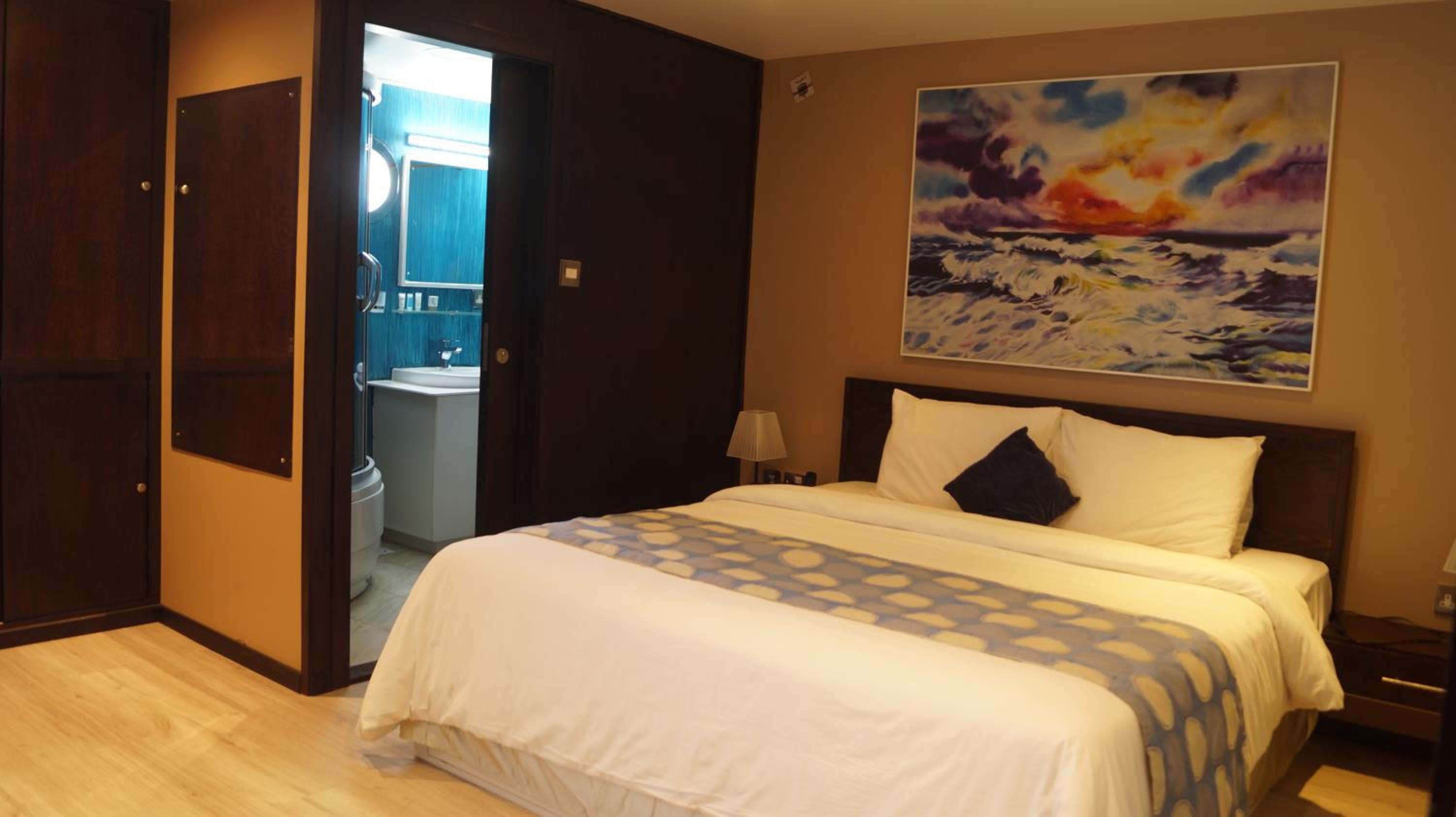 C Hotel 15/49
