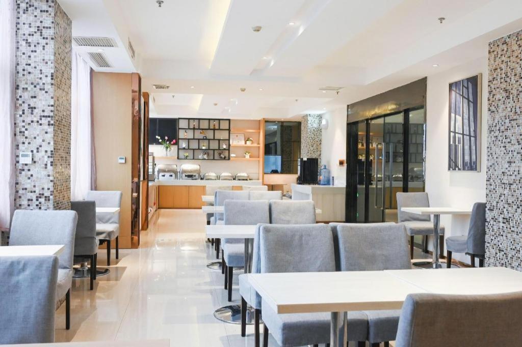 City Comfort Inn(Wuhan Caician Square Branch) 49/54