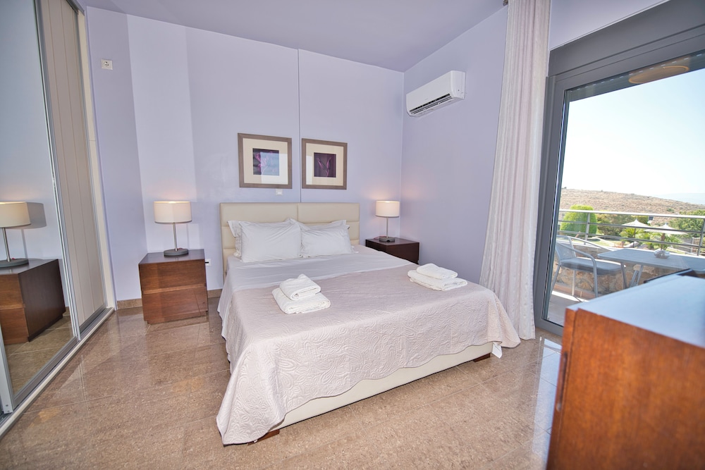 Marini Luxury Apartments And Suites 16/75