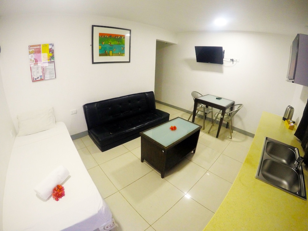Airport Ace Hotel 50/66