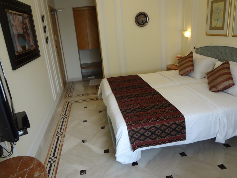 Regency Hotel 11/53