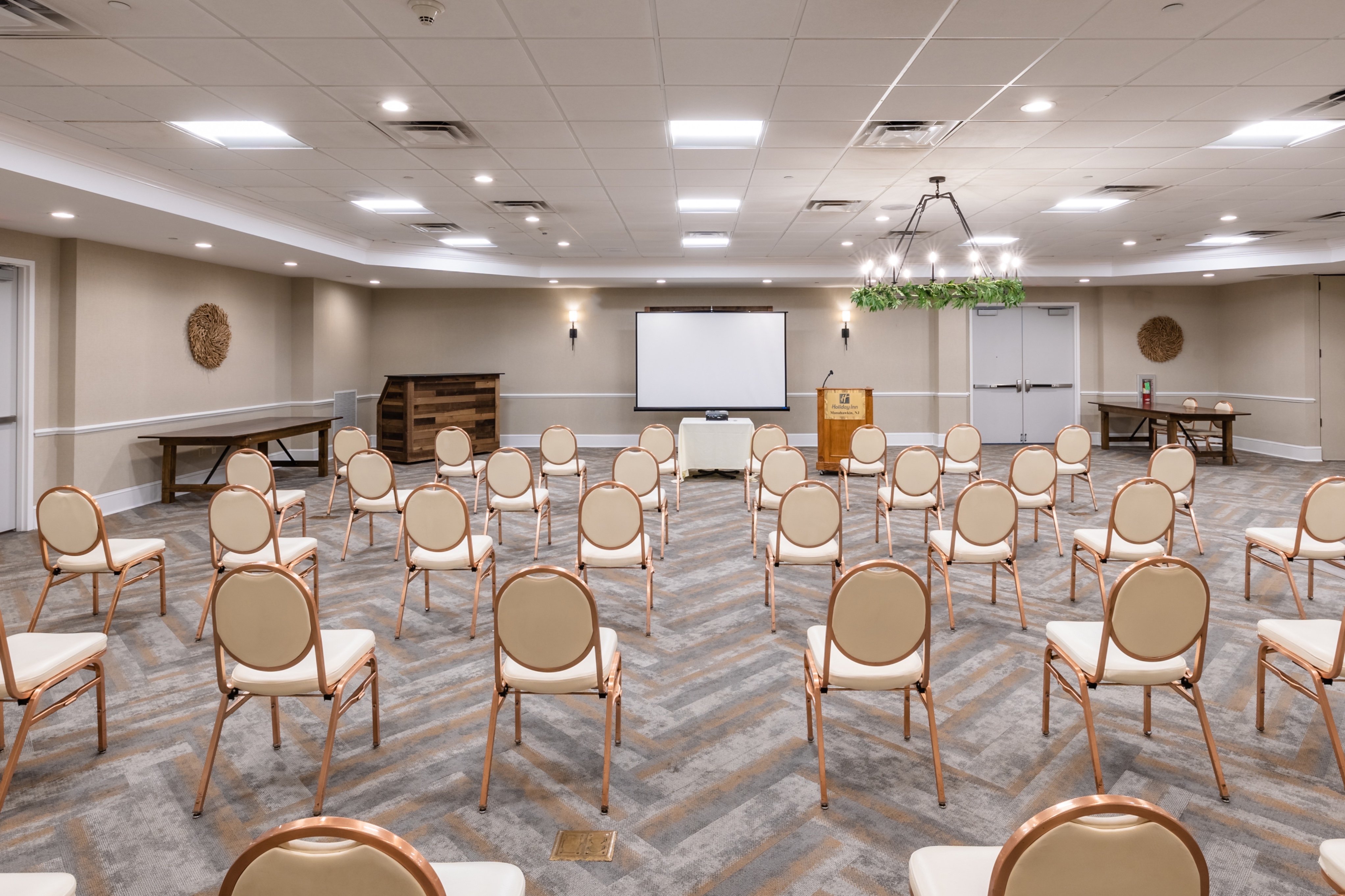 Holiday Inn Manahawkin/Long Beach Island 62/73