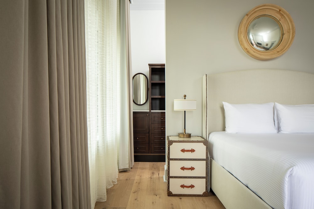 Renaissance, Suite, King Bed, Balcony
