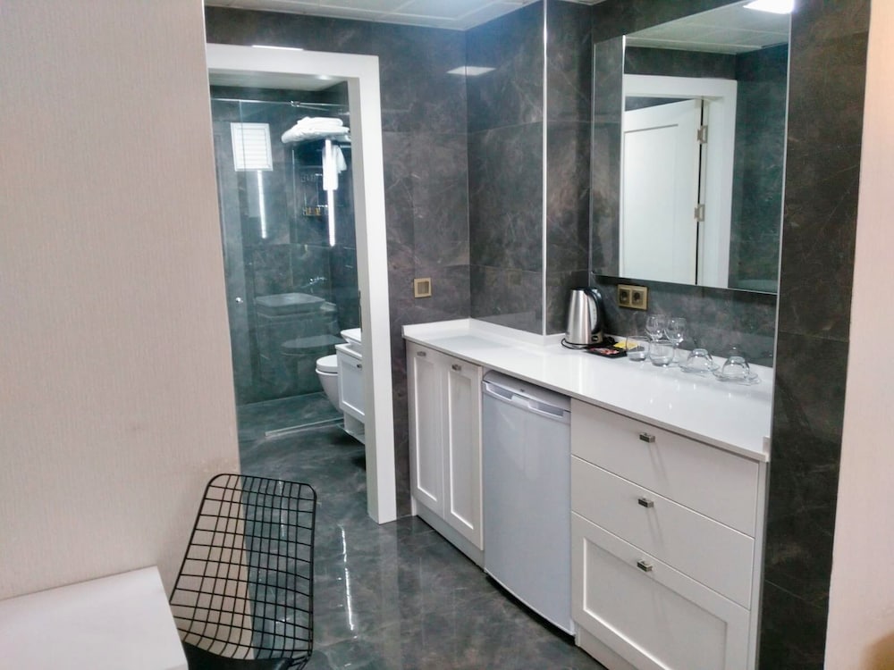 Riva Hotel Alsancak 44/47