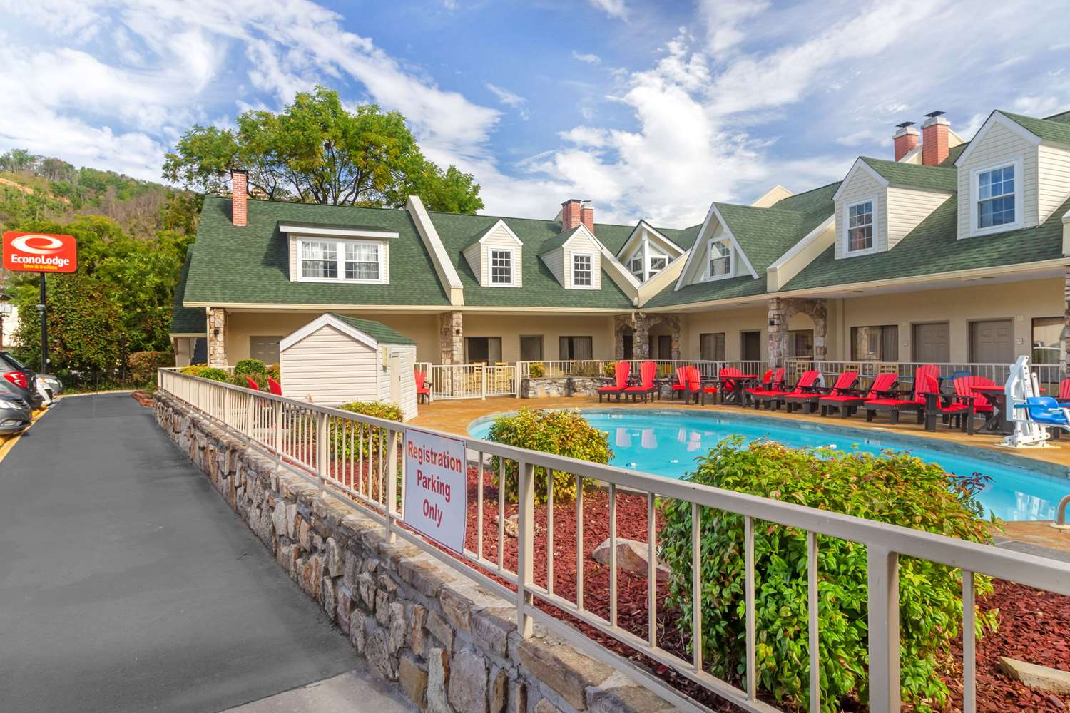 Econo Lodge Inn & Suites Gatlinburg at the Convention Center 20/23