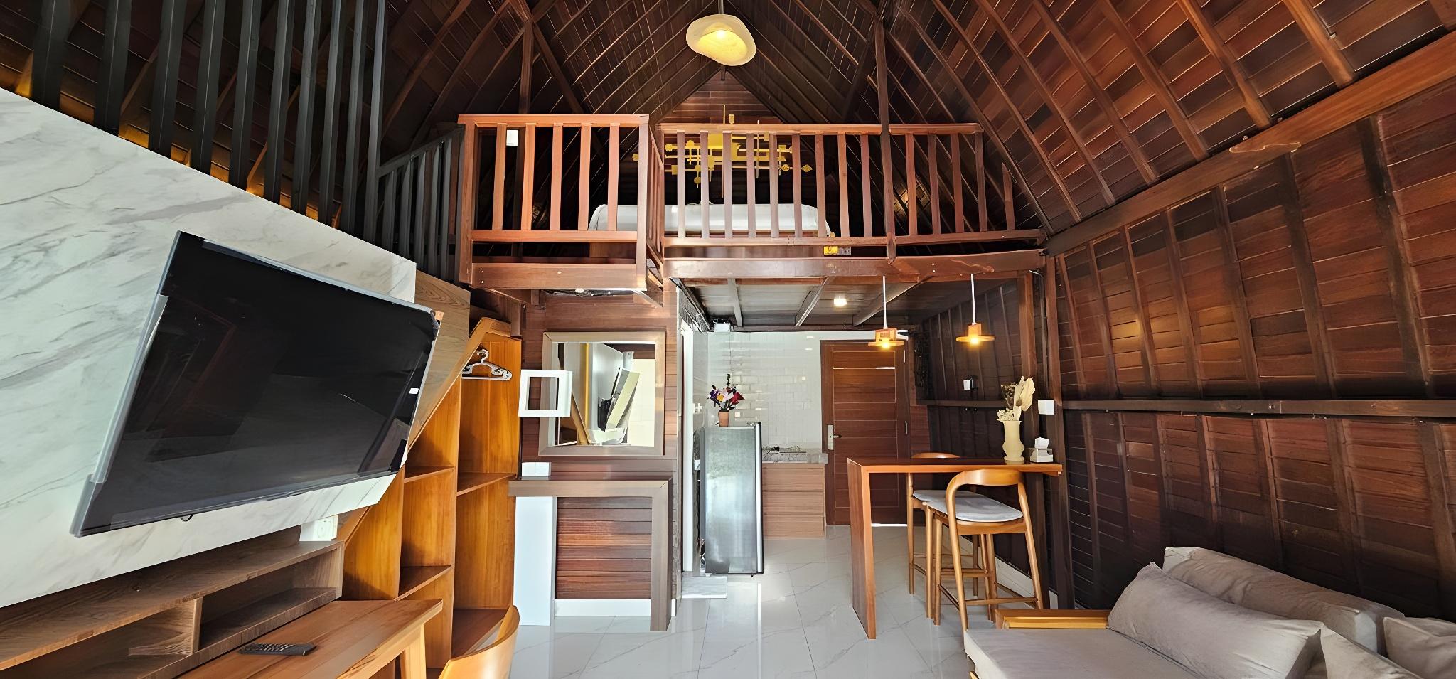 Deluxe, House