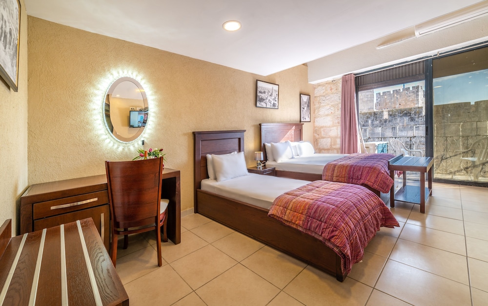 CLASSIC, QUADRUPLE, MULTIPLE BEDS, CITY VIEW, BALCONY